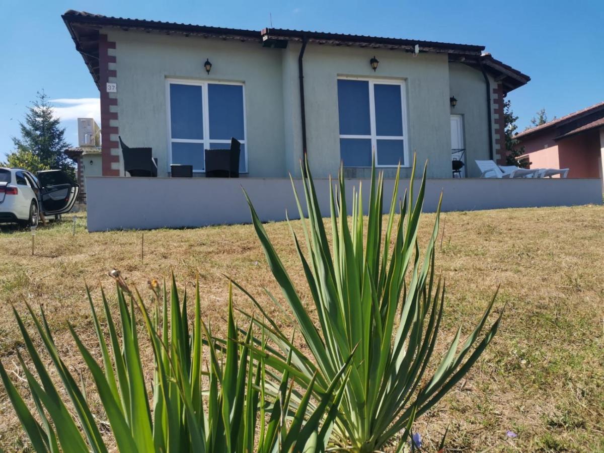 Villa Emine Banya  Buitenkant foto